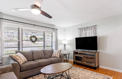 Emerson Casa | Lakepoint Bunk House, 1 Mile from Lakepoint Sports