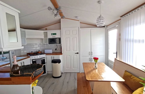 Overstone Cabina | Lakes and woodlands Overstone Holiday Park