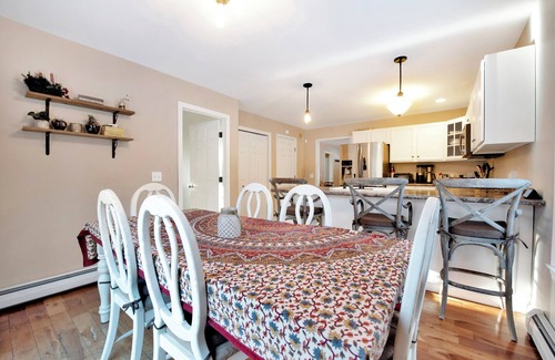 Williamsville Casa | Lakes and Hiking Summertime - Spacious 4-bedroom Pet Friendly Home