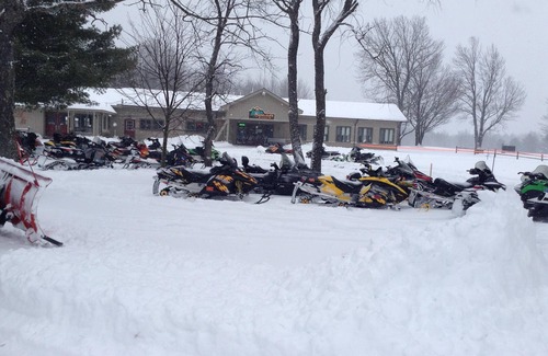 Elmira Cabaña | LAGOS DEL NORTH GOLF, SNOWMOBILE, ORV, FISH, SWIM, HIKE Y HUNTING COTTAGE