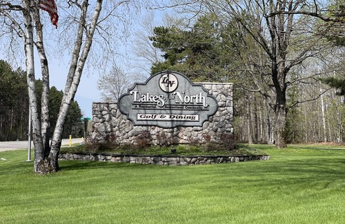 Elmira Cabina | Lakes of the North MI getaway