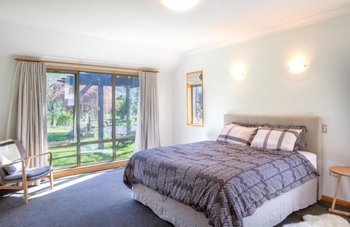 Speargrass Flat Casa | Lakes Retreat - Queenstown Holiday Home