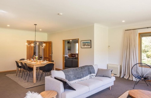 Speargrass Flat Casa | Lakes Retreat - Queenstown Holiday Home