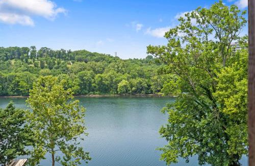 Branson Casa | Lakeshore Getaway