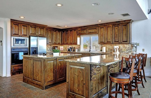 Spicewood Casa | "Lakeshore Haven"- Hot Tub! Pet Friendly! Boat Dock!