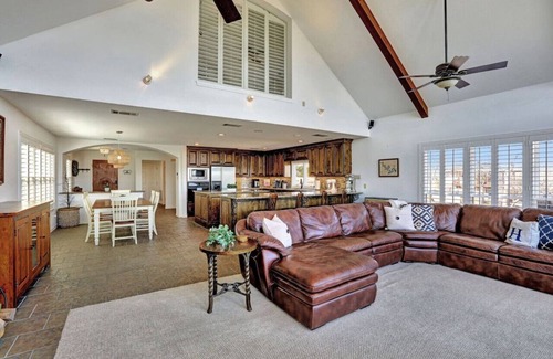 Spicewood Casa | "Lakeshore Haven"- Hot Tub! Pet Friendly! Boat Dock!