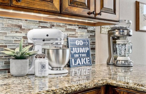 Spicewood Casa | "Lakeshore Haven"- Hot Tub! Pet Friendly! Boat Dock!