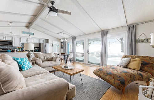 Williamsburg Casa | Lakeshore Lux - La Casa Feliz | Beach | Fireplace | AC