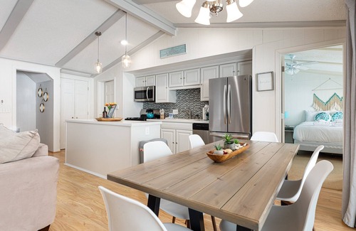 Williamsburg Casa | Lakeshore Lux - La Casa Feliz | Beach | Fireplace | AC