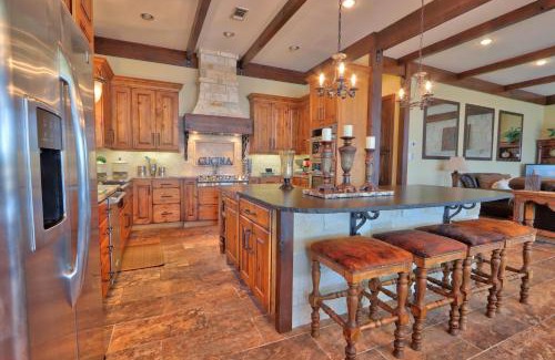 Canyon Lake Casa | Lakeshore Luxe