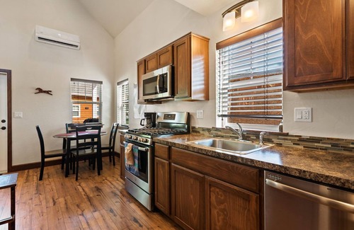 Dover Bay Casa | Lakeshore Retreat - 1 Bedroom and Loft 1 Bath Parkside Bungalow