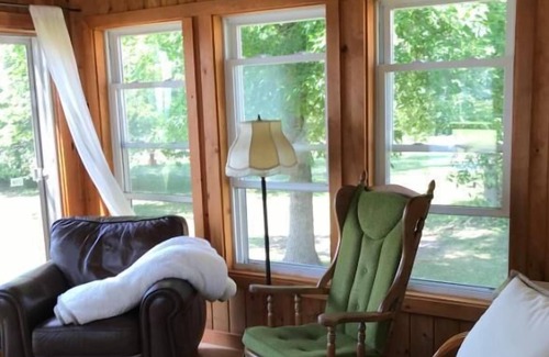 Champlain Cabaña | Lakeshore Summer Cottage - Upstate NY