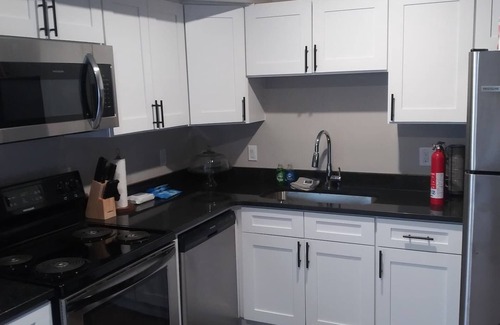 West Bloomfield Casa | ^^^LAKESIDE LUXURY TOWNHOME*** 3BDRMS / 2.5BTHRM / 2CAR GARAGE!!!^^^