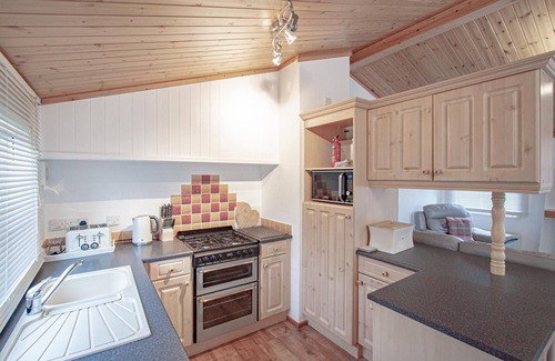 Troutbeck Bridge Cabina | Lakeside 1 Lodge - a holiday lodge that sleeps 4 guests in 2 bedrooms