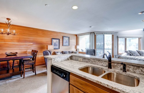 Lakeside Village Condominio | Lakeside 1491