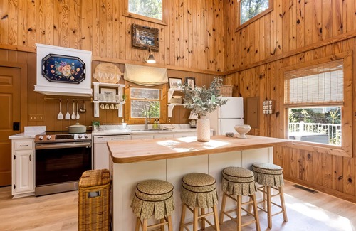 Silver Point Casa | Lakeside 3 BR Retreat - Huge Decks, 1 mile from Hurricane Marina & Beach