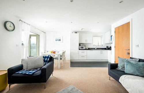Cirencester Apartamento | Lakeside apartment with spa access on a nature reserve Hazy Blue HM86