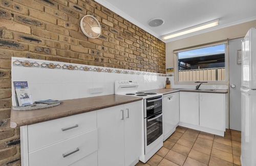 Bega Valley Shire Council Cabina | Lakeside Apartments - Ground floor