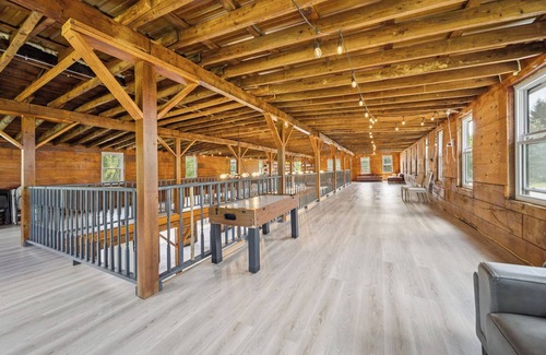 Liberty Complejo | Lakeside Barn Estate- 3 Cozy Homes+Pool+Hot Tub!