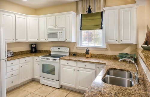 Santee Condominio | Lakeside Bliss: 2BR Suite at Wyndham Lake Marion