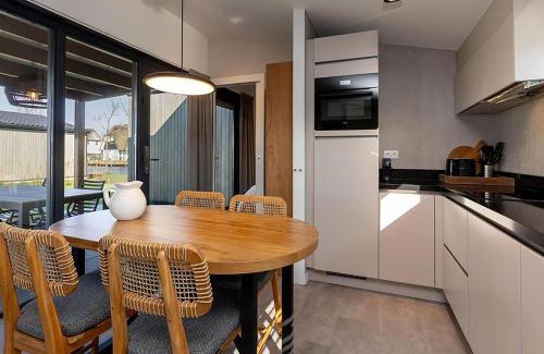 Delfstrahuizen Casa | Lakeside Bliss in Friesland