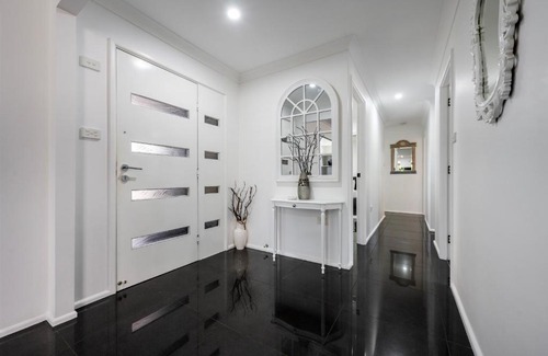 Yamba Casa | Lakeside Bliss - LJHooker Yamba