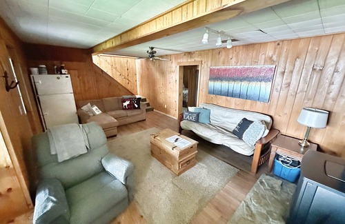 L'Amable Cabaña | Lakeside Bliss Tait Lake – Cozy 3 Bed Cottage with Hot Tub & Private Waterfront!