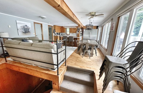 L'Amable Cabaña | Lakeside Bliss Tait Lake – Cozy 3 Bed Cottage with Hot Tub & Private Waterfront!