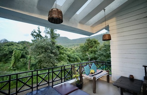 Khalapur Casa | Lakeside Boheme Inn