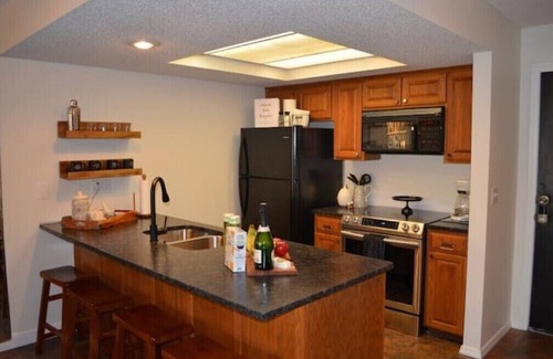 Kimberling City Condominio | Lakeside Boho Bungalow on Table Rock Lake