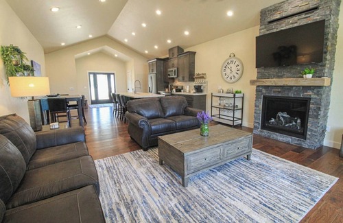 Lakeside Casa | Lakeside Breeze, with hot tub!