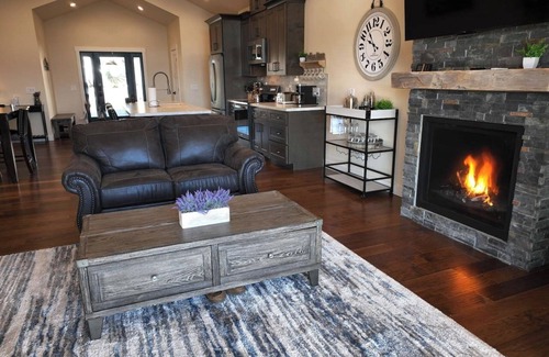 Lakeside Casa | Lakeside Breeze, with hot tub!