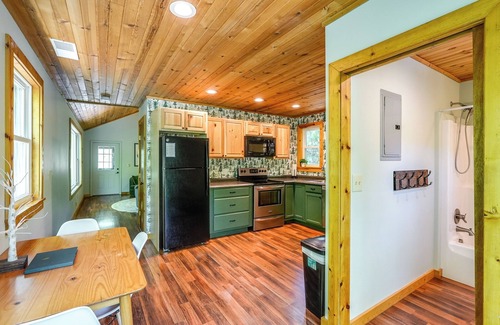Sandyville Cabina | Lakeside Cabin | Fish Swim Kayak