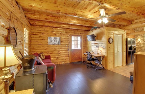 Lakeside Cabaña | Lakeside Cabin on 2 Acres w/ Fire Pit + Hot Tub!
