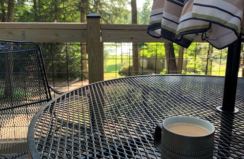 Bridgton Cabina | Lakeside cabin on Woods Pond with private dock - newly renovated