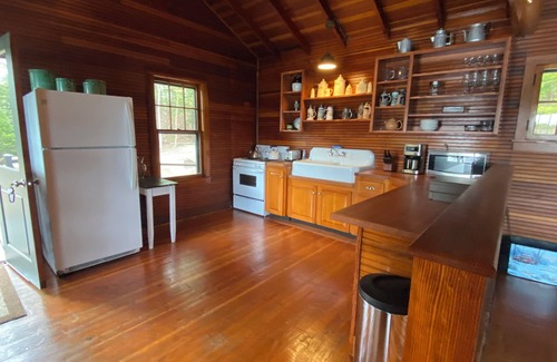 Meacham Cabina | Lakeside Cabin Retreat on Lake Clear
