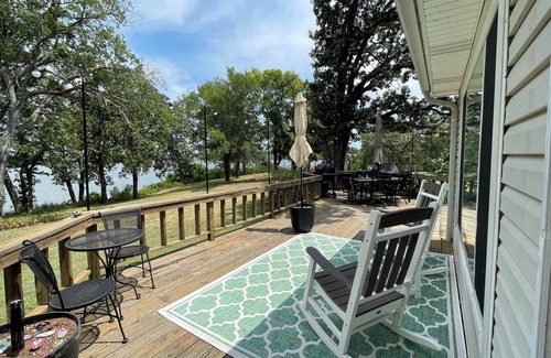 Wagoner Casa | Lakeside cabin with beautiful lake view, hot tub, and .5 mi from beach & marina