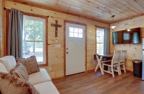 Trenton Casa | Lakeside Cabin with Kayaks Near Cloudland Canyon!