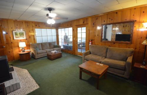 Bass Lake Casa | Lakeside Cabin With Lake View Free Night Special