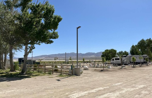 Olancha Alquiler De RV | Lakeside Camping RV Site #11 near Alabama Hills