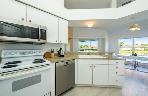 Bonita Springs Condominio | Lakeside condo in Bonita Springs with glorious views.