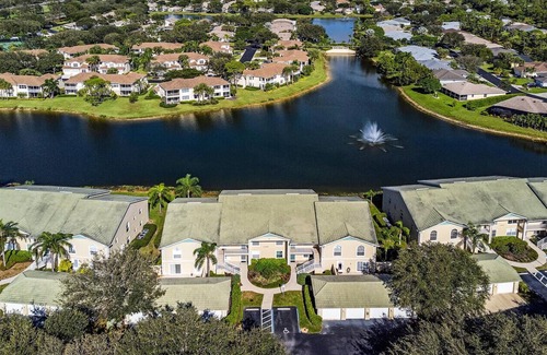 Bonita Springs Condominio | Lakeside condo in Bonita Springs with glorious views.