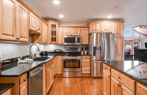 Arkdale Condominio | Lakeside condo with scenic balcony overlooking replica of Augusta 16