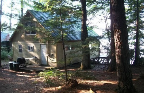 Fryeburg Cabaña | Lakeside Cottage frente a las montañas blancas -