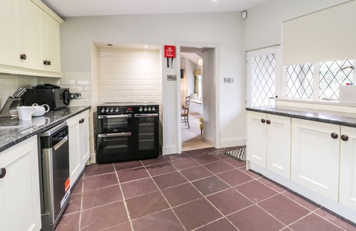 Cwm-y-glo Cabaña | Lakeside Cottage