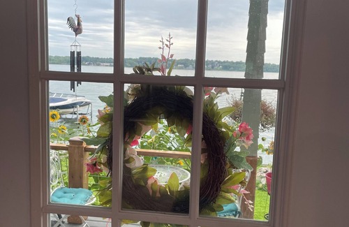 Sennett Casa | Lakeside Cottage in Historic Seneca Falls