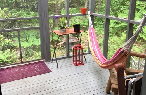 Tolland Cabaña | Lakeside Cottage en los Berkshires