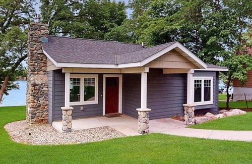 Sauk Centre Cabaña | Lakeside Cottage on the Water