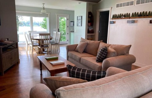Sauk Centre Cabaña | Lakeside Cottage on the Water