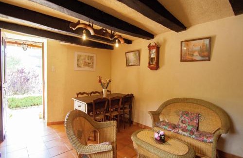 Chasteaux Casa | Lakeside Cottage Roziers Retreat
